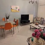 άνετο ισόγειο με αυλή
