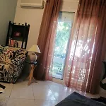 άνετο ισόγειο με αυλή Appartement Volos