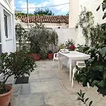 άνετο ισόγειο με αυλή * Volos