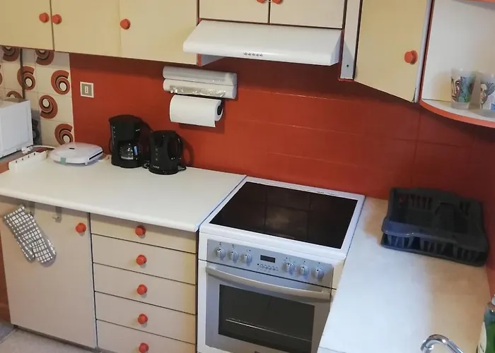 Apartment άνετο ισόγειο με αυλή *