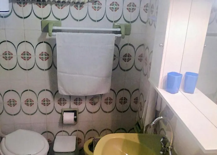 άνετο ισόγειο με αυλή *