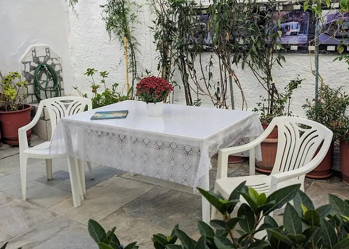 άνετο ισόγειο με αυλή Apartment *