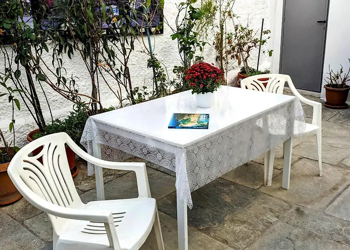 άνετο ισόγειο με αυλή Apartment Volos