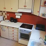شقة άνετο ισόγειο με αυλή *
