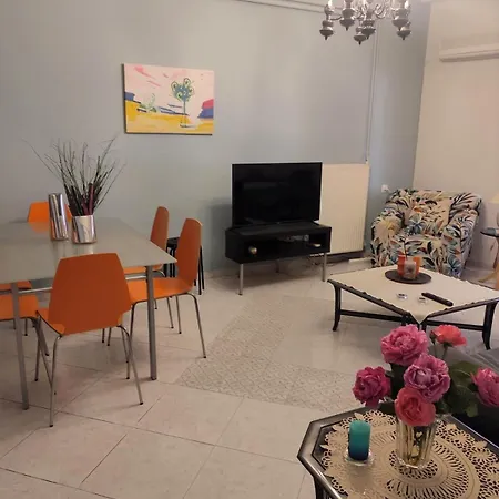 Spacious Apartment With Patio