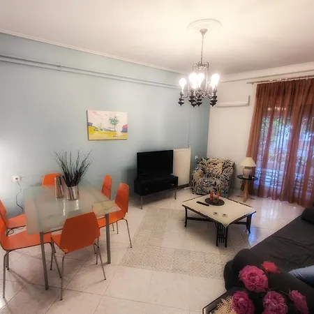 Άνετο ισόγειο διαμέρισμα με αυλή 3* Volos