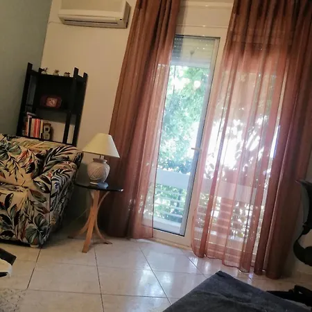 Άνετο ισόγειο διαμέρισμα με αυλή Appartement Volos