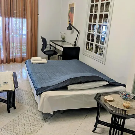 Spacious Apartment With Patio