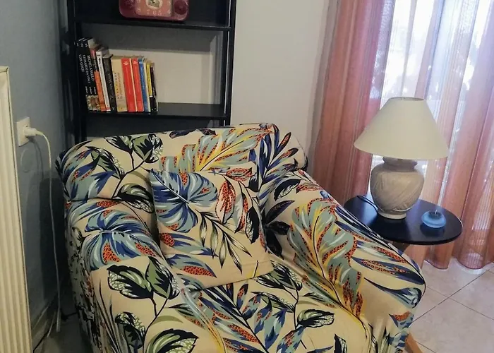 Άνετο Ισόγειο Διαμέρισμα Με Αυλή Apartamento *